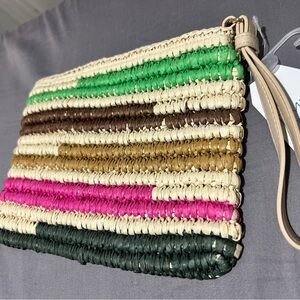 Wristlet beach pouch